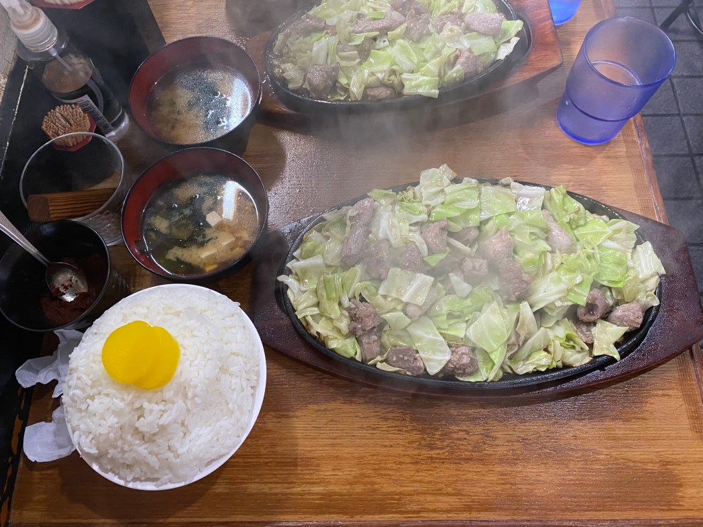 Teppan Yakiniku Ooatari – Incredibly Good Steak And Cabbage Stir-fry On A Hot&nbsp;Skillet!