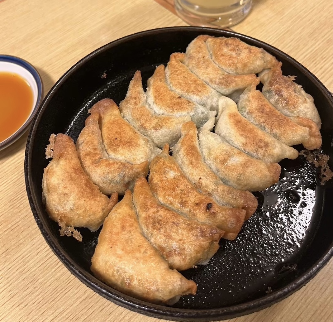 Tetsunabe Gyoza – Crispy Gyoza Served On A Hot Iron Skillet In Fukuoka!