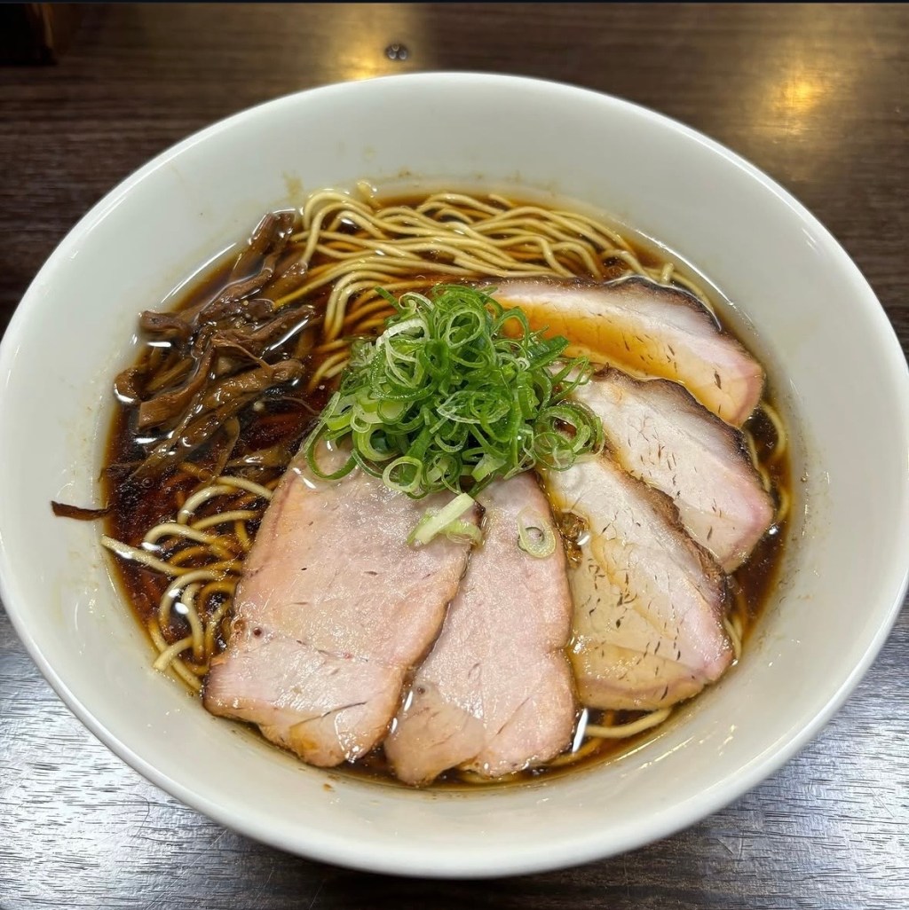 Kashiwagi – Famous Soy-Sauce Based Ramen Shop Located 2 stops from Shinjuku!